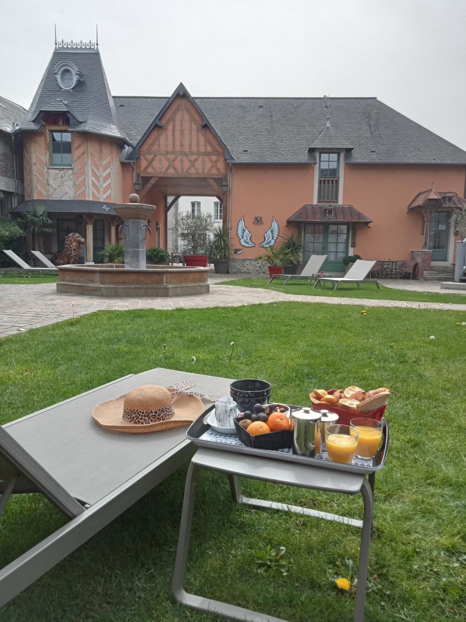 Hotel Et Spa Le Lion D'Or Pont-Évêque エクステリア 写真